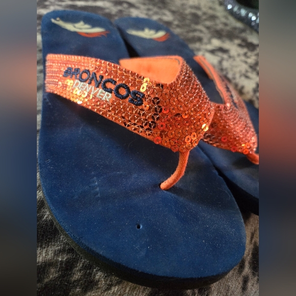 Denver Broncos Women's flip flops size 9 - Picture 4 of 4